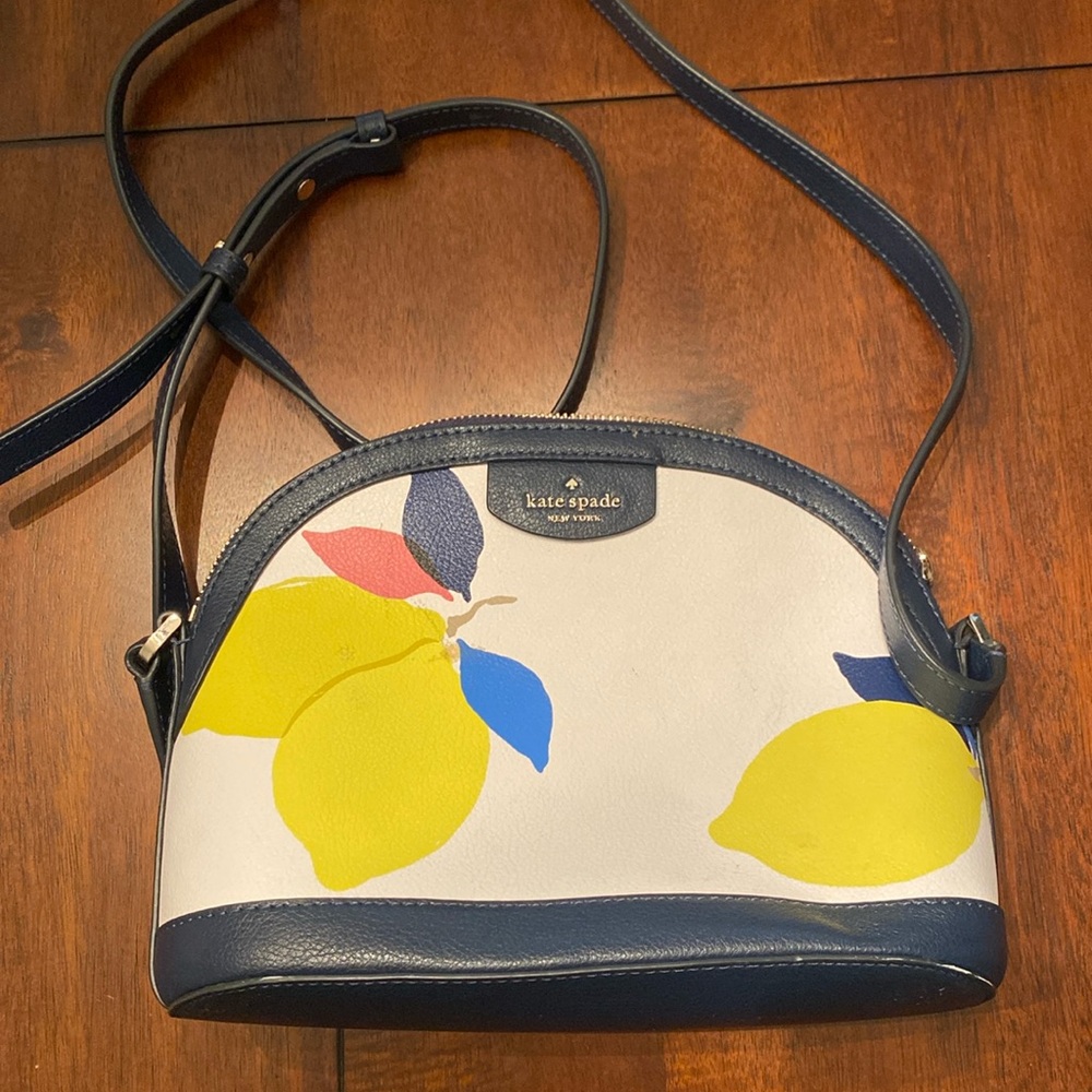 KATE SPADE. Women’s purse.